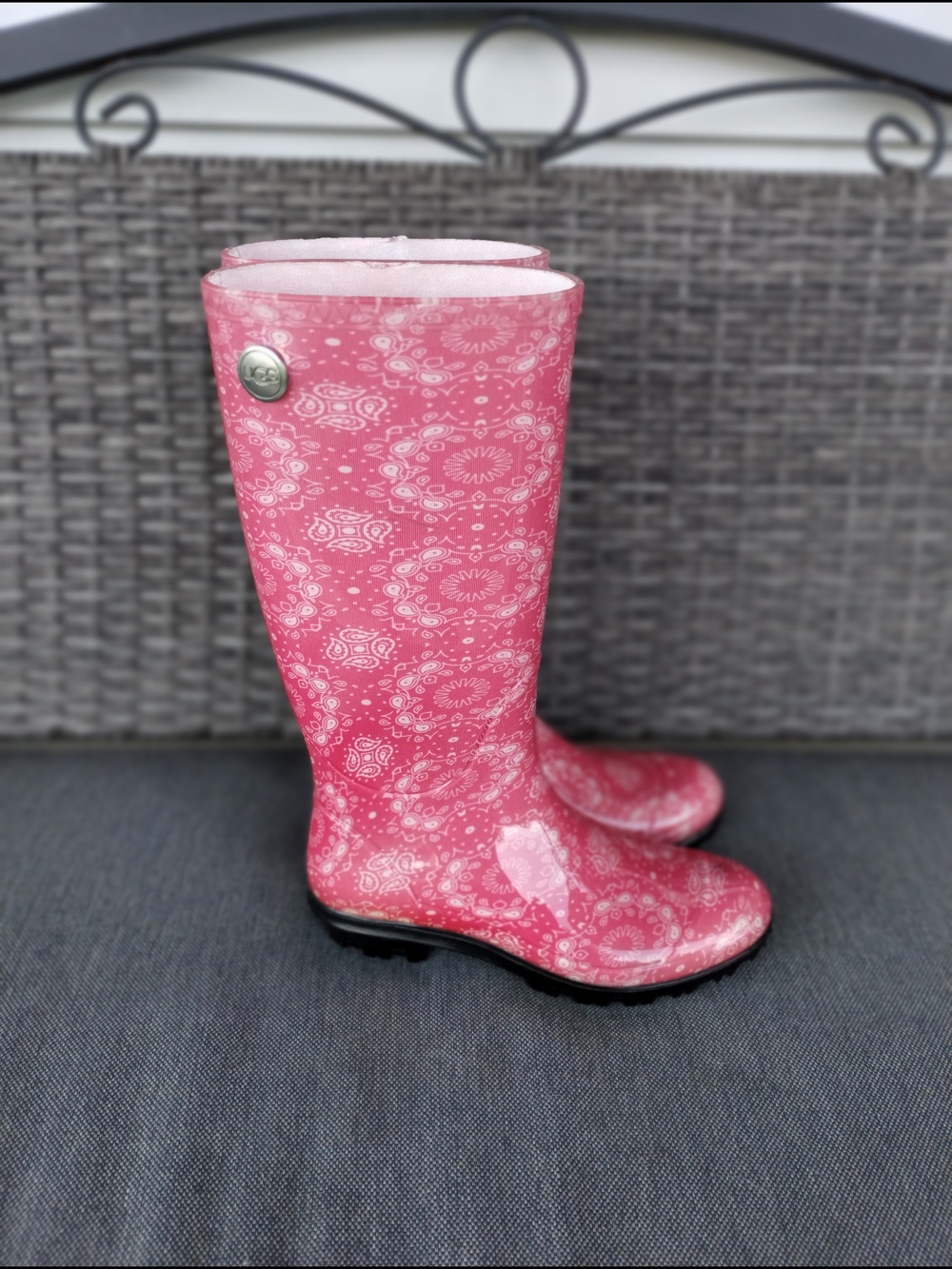 UGG Pink Bandana Paisley Rain Boots Women’s 6 Waterproof Rubber Pull-On Boots